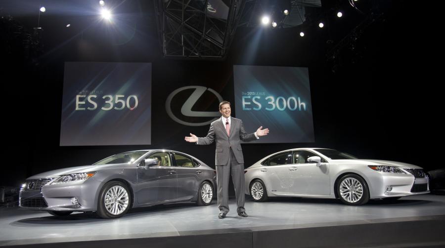  Lexus ES300h 2012 года  (фото 3 из 44)